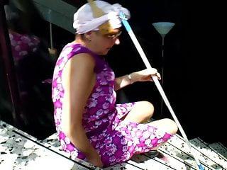 Deutsche Hausfrau mit prallen Titten wird in den Arsch gefickt