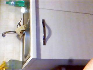 Toller Arsch von behaarter Italienerin wird auf Billardtisch gestoßen